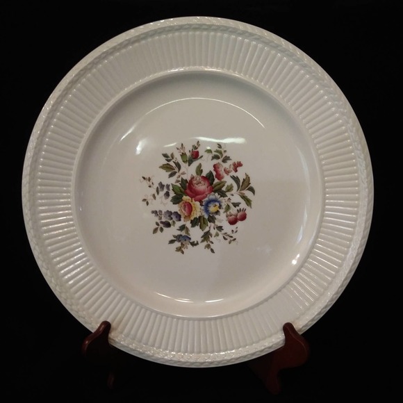 Wedgwood Edme Conway 13in Floral Chop Plate Cream - Picture 8 of 12